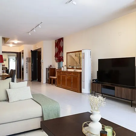 Hestia Grey Barefoot Escape 100M From Beach